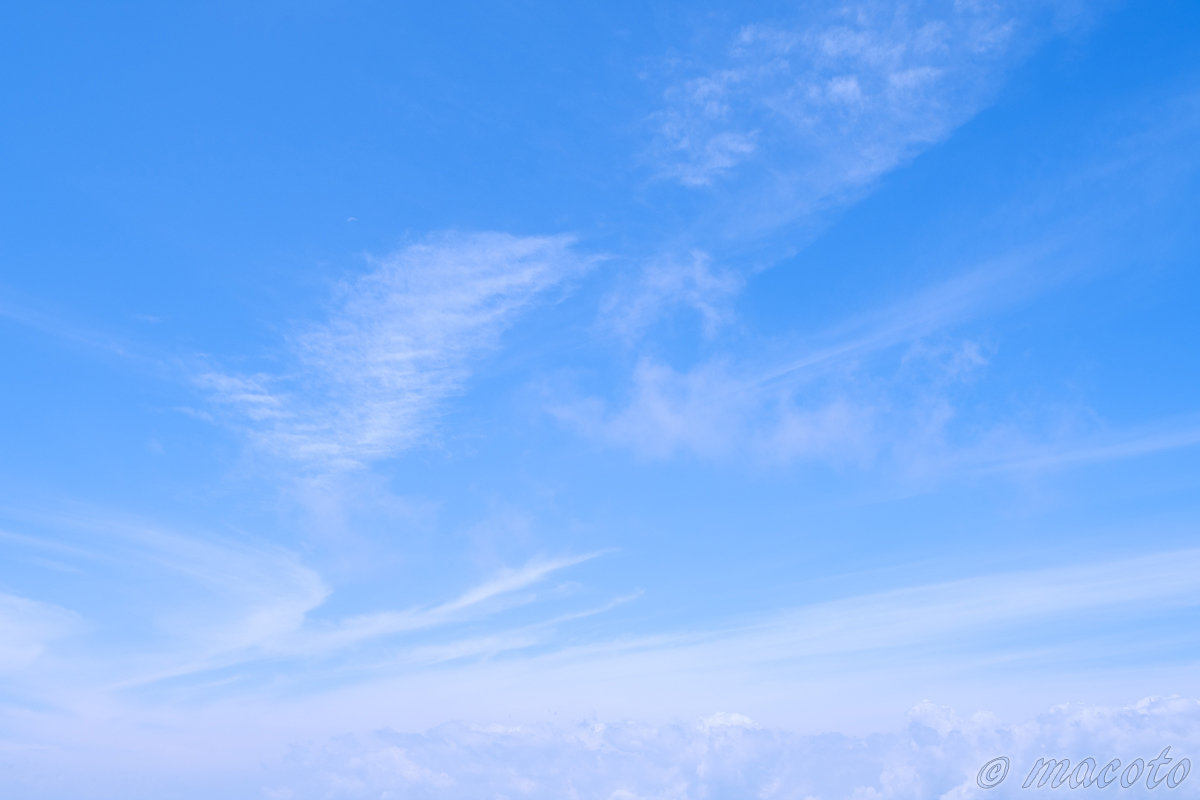 空と雲の写真：リピーターは作らない（ご感想：胃上げヒーリングセッション）